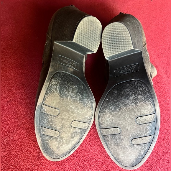 Women’s Fergie brand brown booties size 9 - Picture 3 of 6